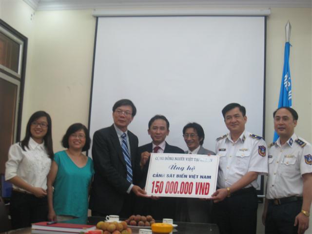 ປະຊາຊົນຊາວຫວຽດນາມ ອາໄສຢູ່ໂປໂລຍ ສະໜັບສະໜູນກຳລັງ ກວດກາການປະມົງ ແລະ ຕຳຫຼວດທະເລຫວຽດນາມ